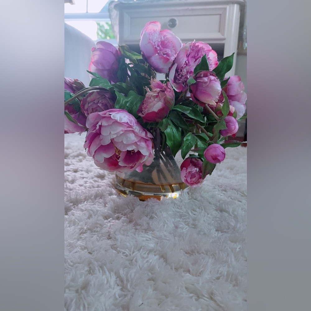 Peonies Elegant Pink Floral Arrangement in Glass Vase Pink Peonies - Picture 8 of 9